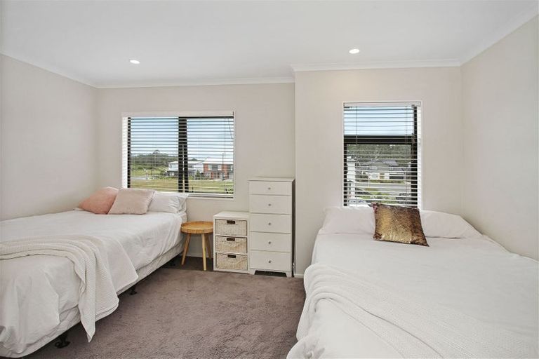 Photo of property in 8b Lumbarda Drive, Kumeu, 0810