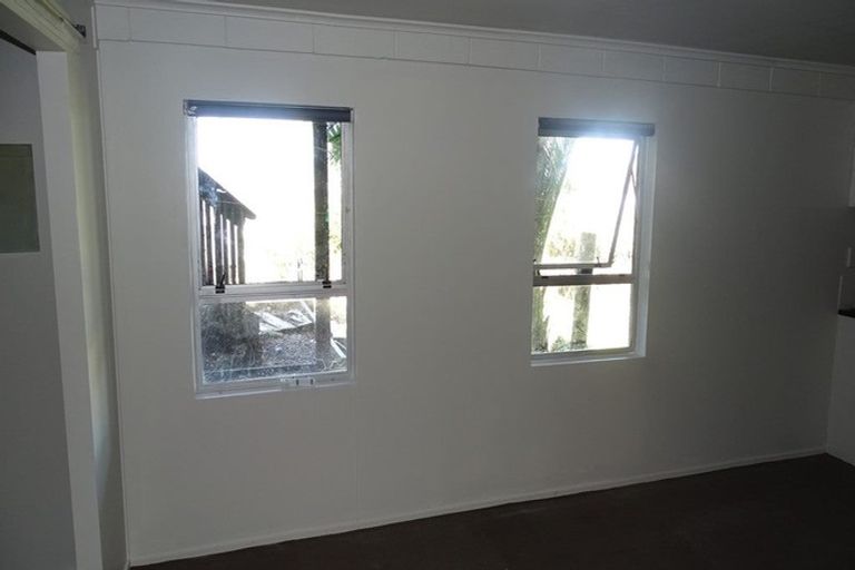 Photo of property in 18 Fairway Avenue, Red Beach, 0932