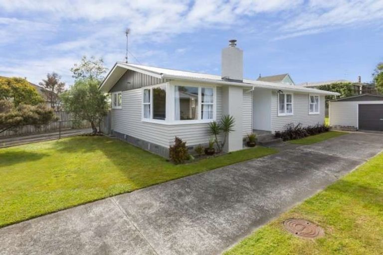 Photo of property in 16 Ruru Crescent, Heretaunga, Upper Hutt, 5018