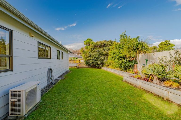 Photo of property in 2/21 Rapallo Place, Farm Cove, Auckland, 2012