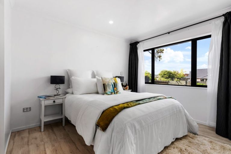 Photo of property in 1/131 Botany Road, Botany Downs, Auckland, 2010