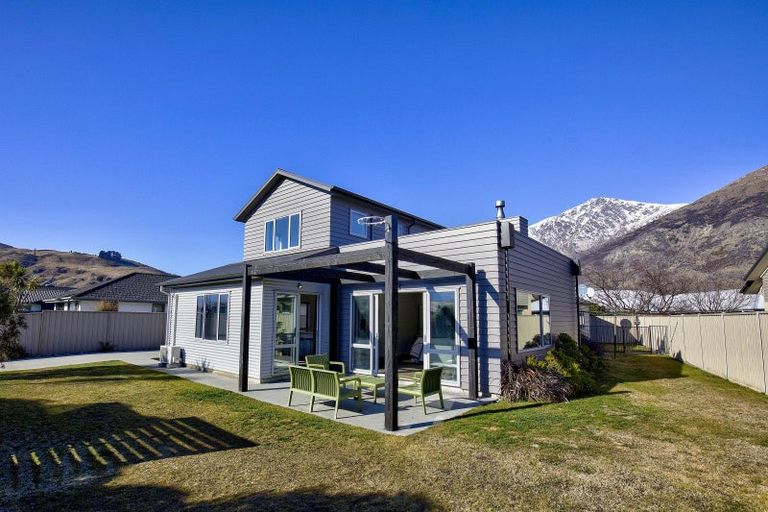 Photo of property in 18 Lochnagar Drive, Lake Hayes, Queenstown, 9304