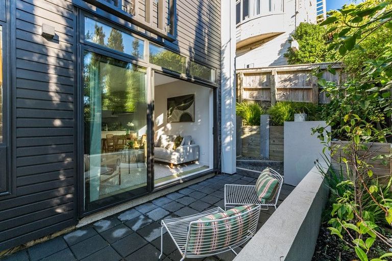 Photo of property in 4f Armour Avenue, Mount Victoria, Wellington, 6011