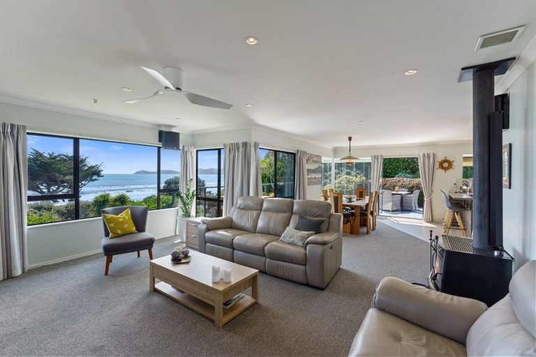 Photo of property in 42 Ames Street, Paekakariki, 5034