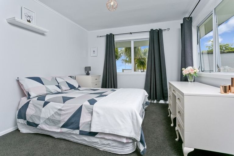 Photo of property in 154 Oaktree Avenue, Browns Bay, Auckland, 0630