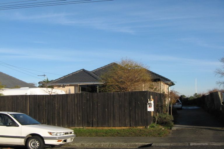 Photo of property in 2/81 Bower Avenue, New Brighton, Christchurch, 8083