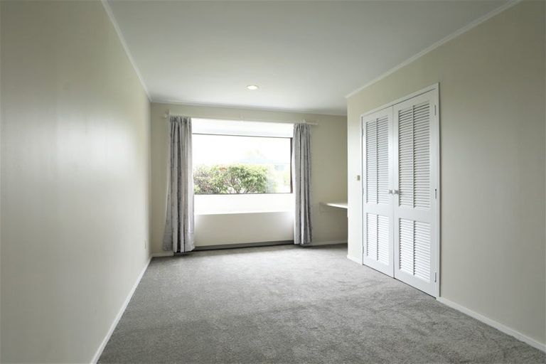 Photo of property in 118 Glenmore Road, Sunnyhills, Auckland, 2010