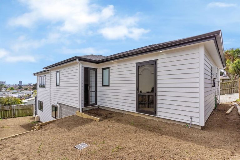 Photo of property in 18a Orams Road, Hillpark, Auckland, 2102