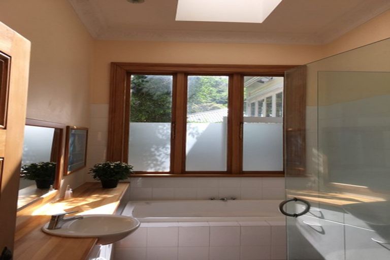 Photo of property in 133 Eden Street, Island Bay, Wellington, 6023