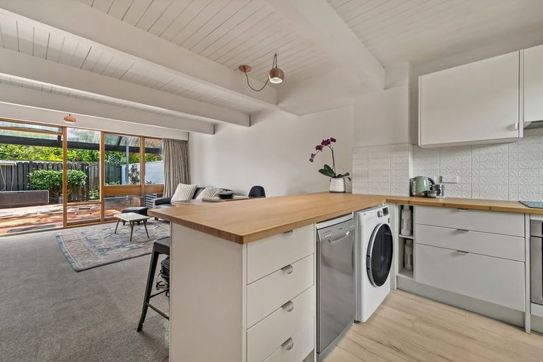 Photo of property in 2/25 Holly Road, St Albans, Christchurch, 8014