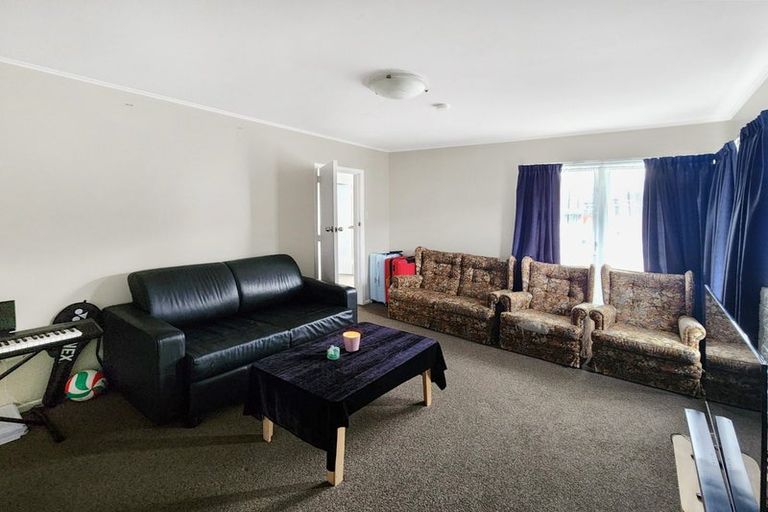 Photo of property in 5 Willow Grove, Wainuiomata, Lower Hutt, 5014