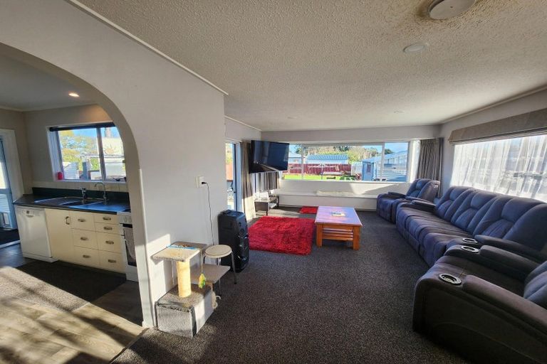 Photo of property in 74 Awamoa Road, Holmes Hill, Oamaru, 9401