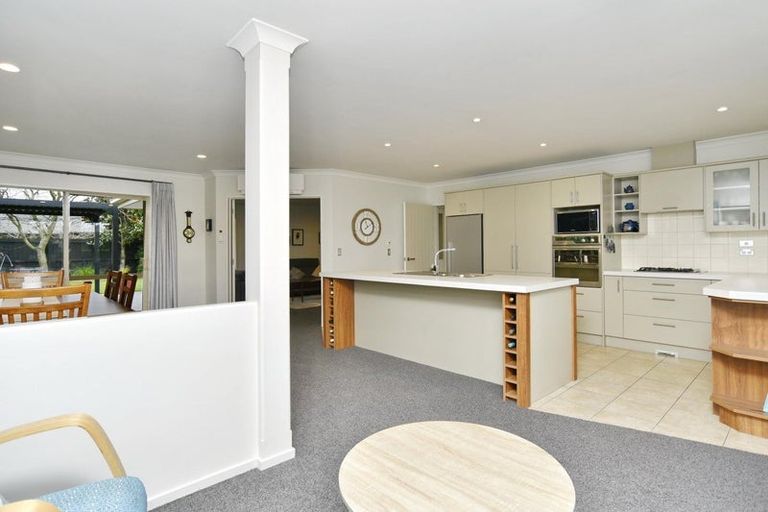 Photo of property in 11 Springside Place, Redwood, Christchurch, 8051