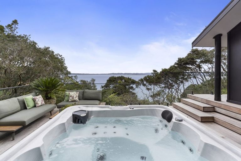 Photo of property in 2/106 Island Bay Road, Beach Haven, Auckland, 0626