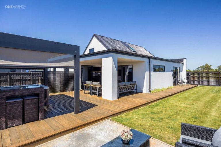 Photo of property in 4 Goldie Drive, Rangiora, 7400