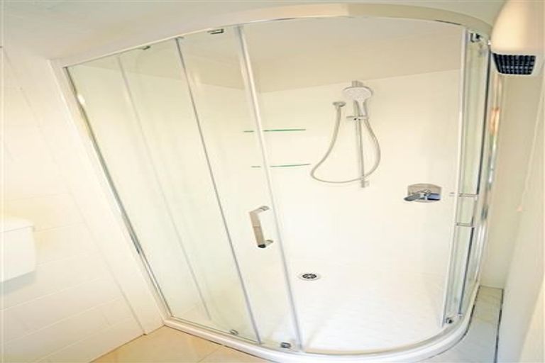 Photo of property in 8 Nicholson Place, Hillcrest, Auckland, 0627