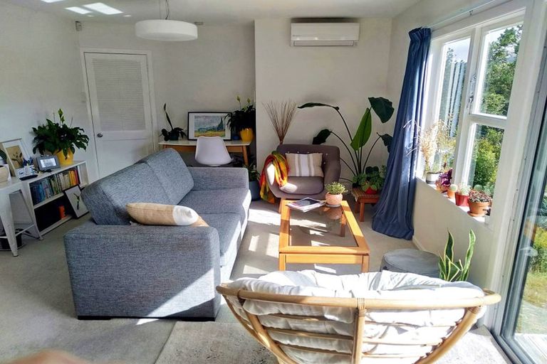 Photo of property in 48 Huntingdon Street, Northland, Wellington, 6012