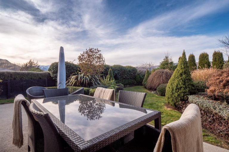 Photo of property in 1 Manorburn Place, Lake Hayes, Queenstown, 9304