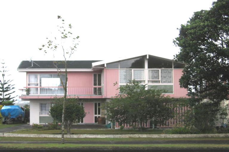 Photo of property in 4283b Great North Road, Glendene, Auckland, 0602