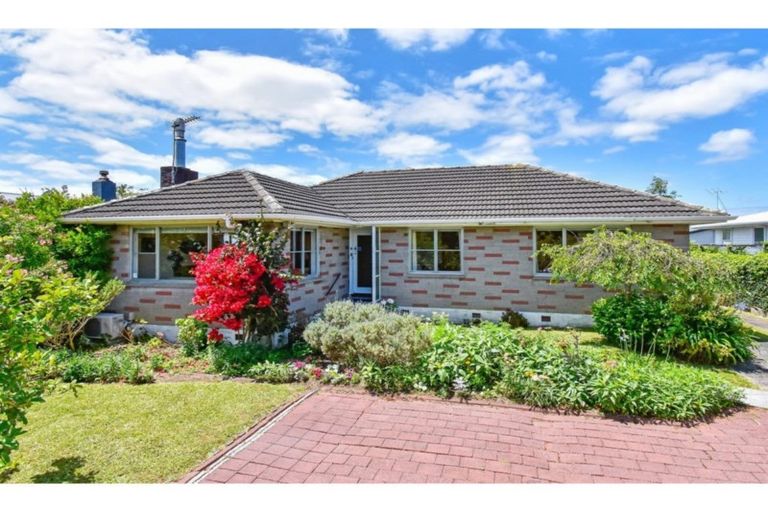 Photo of property in 321 Pakuranga Road, Pakuranga Heights, Auckland, 2010