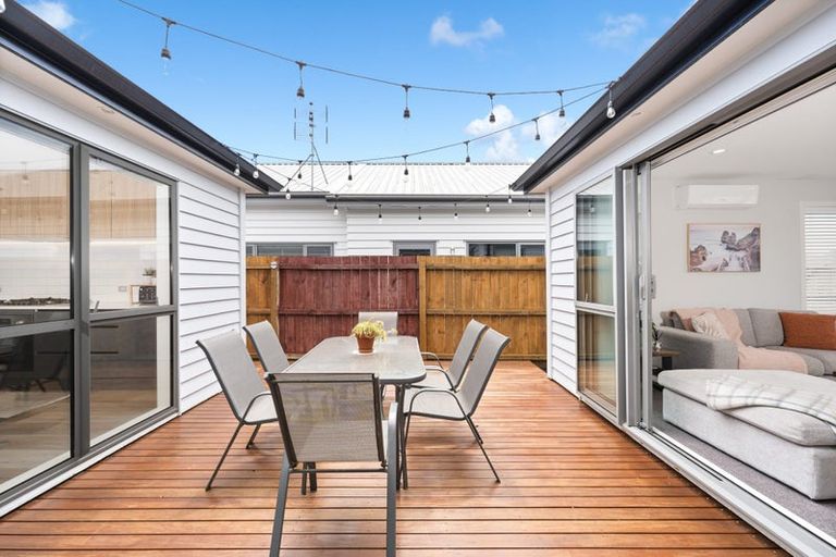 Photo of property in 24 Tarras Road, Kumeu, 0810