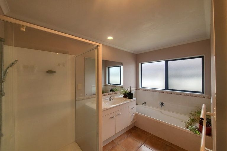 Photo of property in 128 Charles Prevost Drive, The Gardens, Auckland, 2105