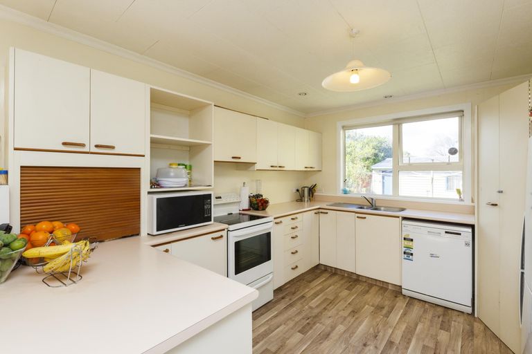 Photo of property in 24 Sutherland Crescent, Westbrook, Palmerston North, 4412