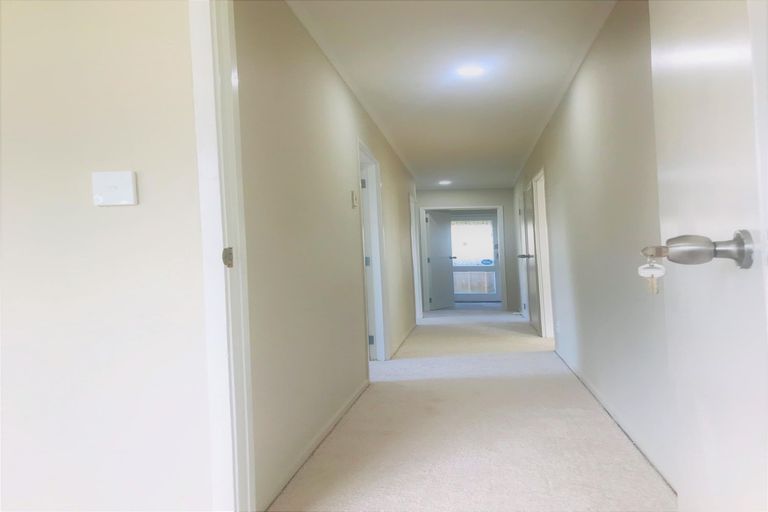 Photo of property in 20 Pukeroa Place, Papakura, 2110