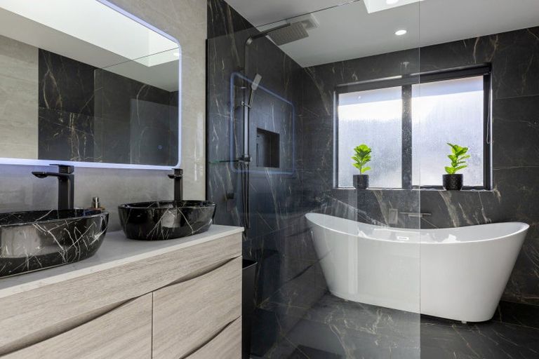 Photo of property in 5 Grandview Lane, Acacia Bay, 3385