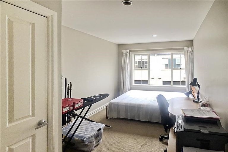 Photo of property in 20 Leneford Drive, East Tamaki, Auckland, 2013