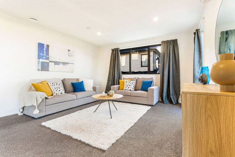 Photo of property in 16 Eric Gifford Drive, Ranui, Auckland, 0612