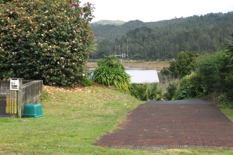 Photo of property in 24 Daphne Road, Tairua, 3508