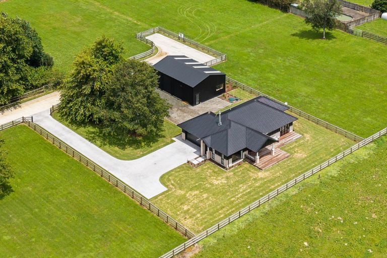 Photo of property in 16 Coates Lane, Te Poi, 3473