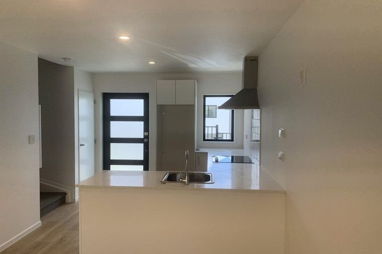 Photo of property in 2/6 South Pacific Place, Henderson, Auckland, 0612