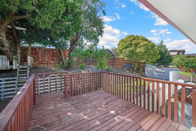 Photo of property in 2 Icarus Place, Half Moon Bay, Auckland, 2012