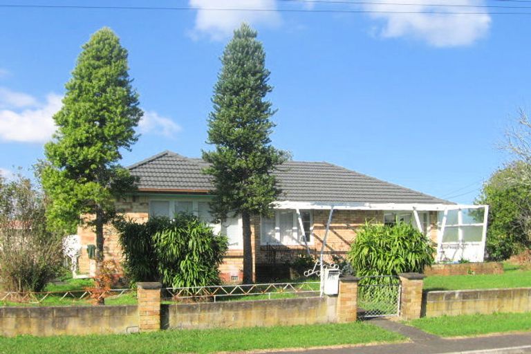 Photo of property in 16 Serjeant Street, Henderson, Auckland, 0612