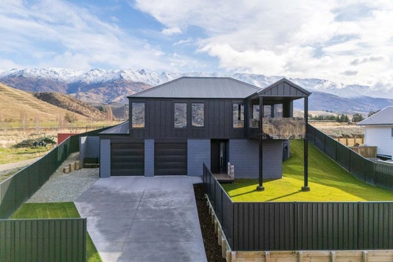 Photo of property in 27 Stratford Drive, Mount Pisa, Cromwell, 9383