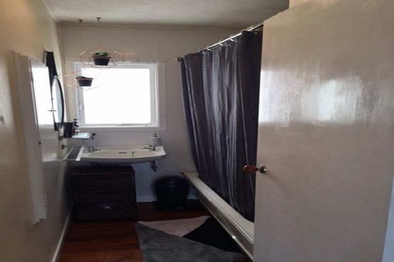 Photo of property in 16 Nandana Drive, Glen Eden, Auckland, 0602