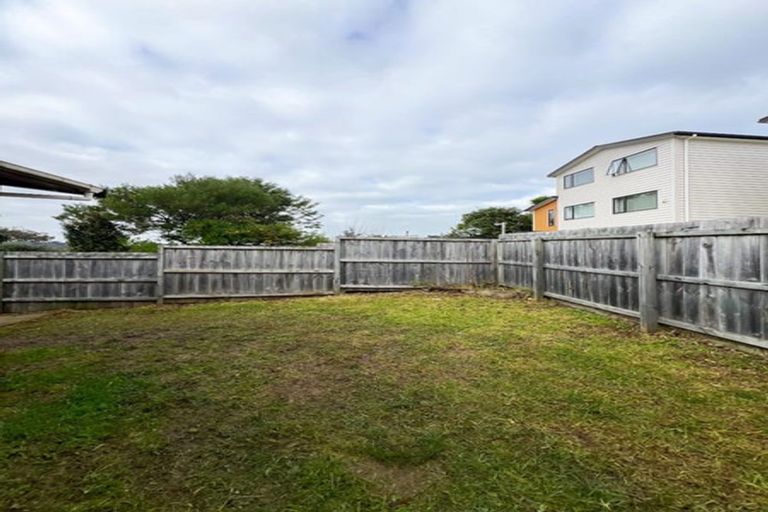 Photo of property in 20 Thornlow Street, Glendene, Auckland, 0602