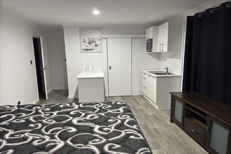 Photo of property in 79 Pemberton Avenue, Bayview, Auckland, 0629