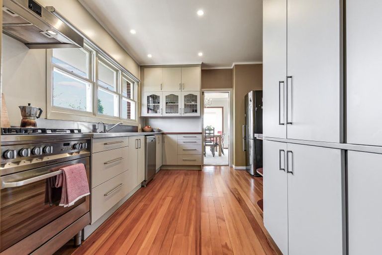 Photo of property in 39 Hillcrest Road, Hillcrest, Hamilton, 3216