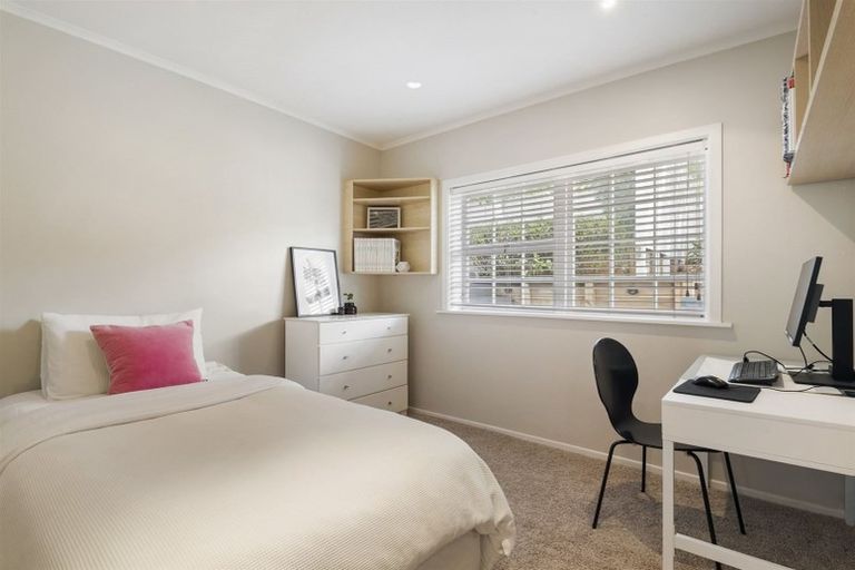 Photo of property in 16 Anakiwa Place, Milford, Auckland, 0620