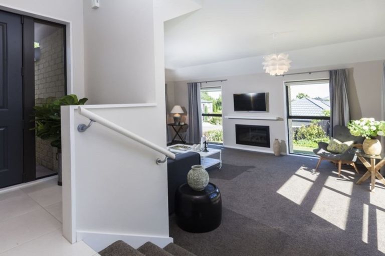 Photo of property in 25 Highcrest Heights, Westmorland, Christchurch, 8025