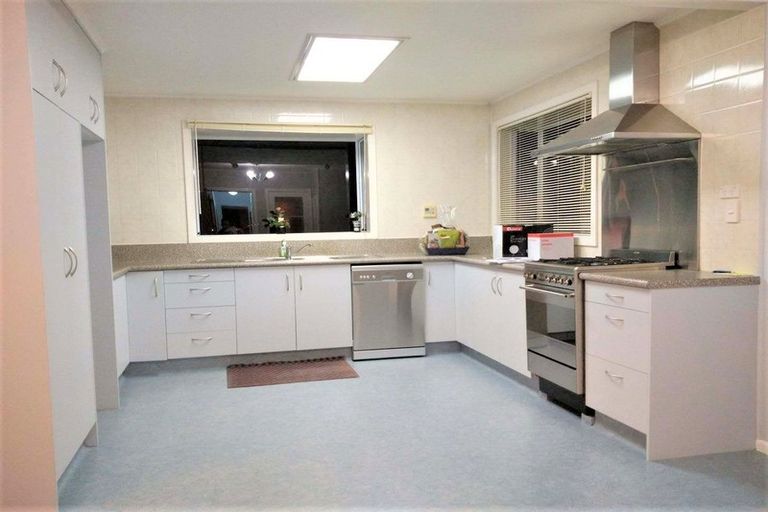 Photo of property in 9 Acacia Avenue, Maungaraki, Lower Hutt, 5010