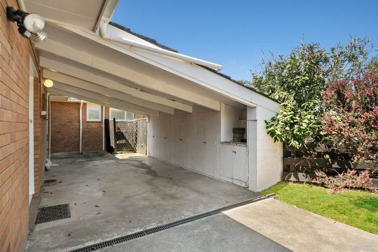 Photo of property in 2/957a Beach Road, Torbay, Auckland, 0630