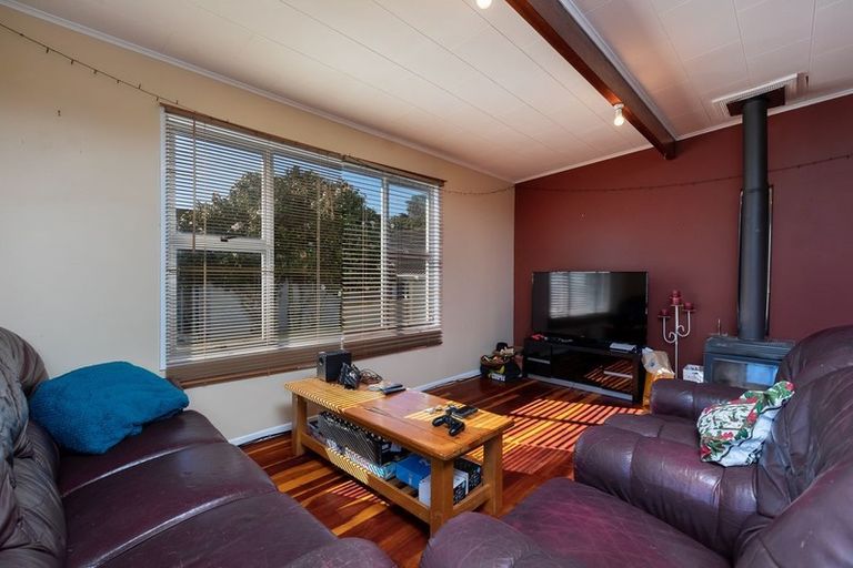 Photo of property in 120 Renown Road, Raumati South, Paraparaumu, 5032