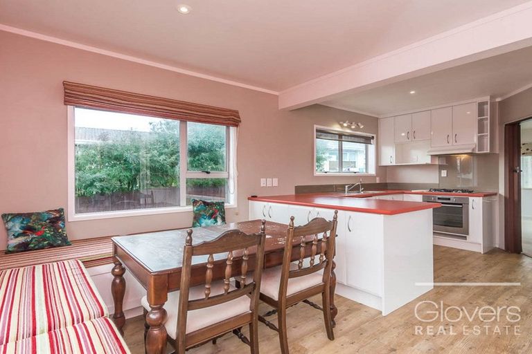 Photo of property in 2/4214a Great North Road, Glendene, Auckland, 0602