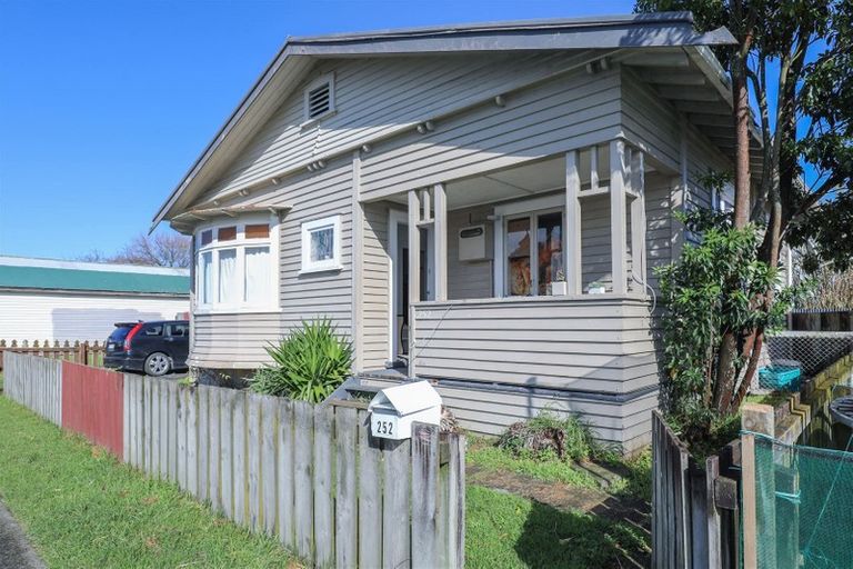 Photo of property in 252 Great South Road, Huntly, 3700