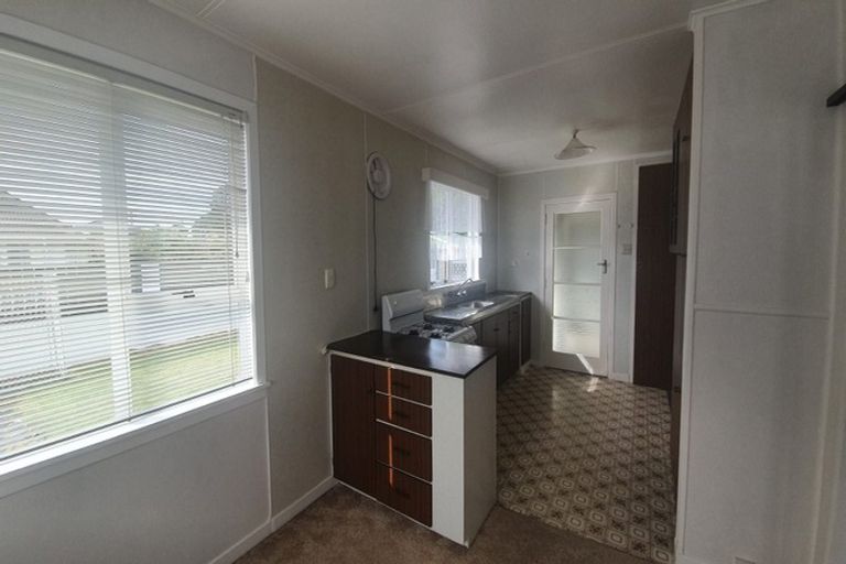 Photo of property in 1 Endeavour Street, Marfell, New Plymouth, 4310