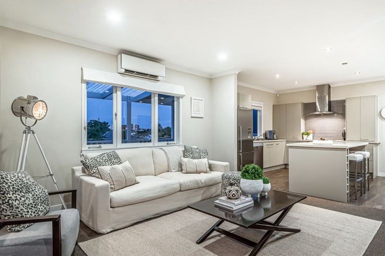 Photo of property in 1 Margaret Place, Milford, Auckland, 0620